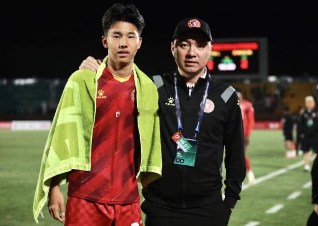 18岁中国球员张家鸣租借加盟塞尔维亚球队沃日多瓦茨已经完成注册留洋球员动态热