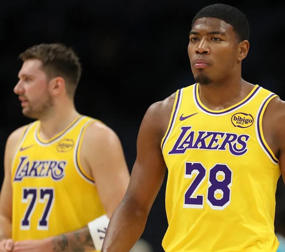 卢卡·东契奇谈到八村塁本赛季的开局，他场均得到16.3分（投篮命中率58.