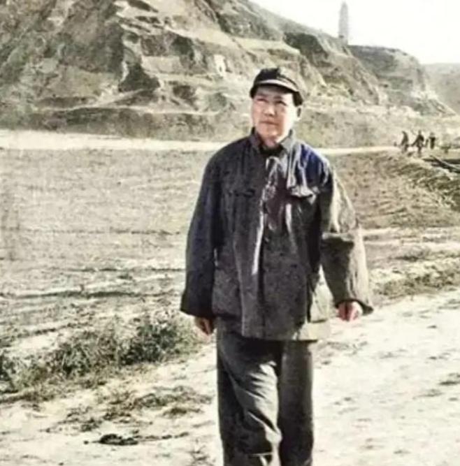 不要再说自己难了，谁能有毛主席难？毛主席回忆延安时期时曾这样说：“我们几乎弄到没