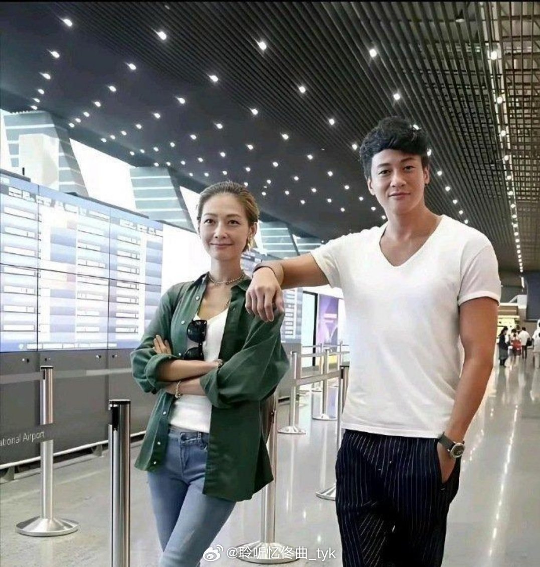 何润东这眼光，找的老婆老漂亮了！