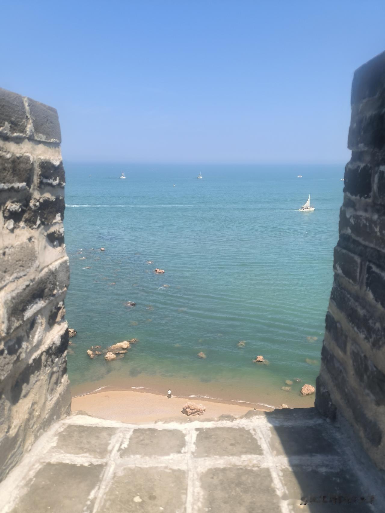 人可以缺钱，但不可以缺德。我有一位亲戚，之前，是做装修生意的。上周的亲戚