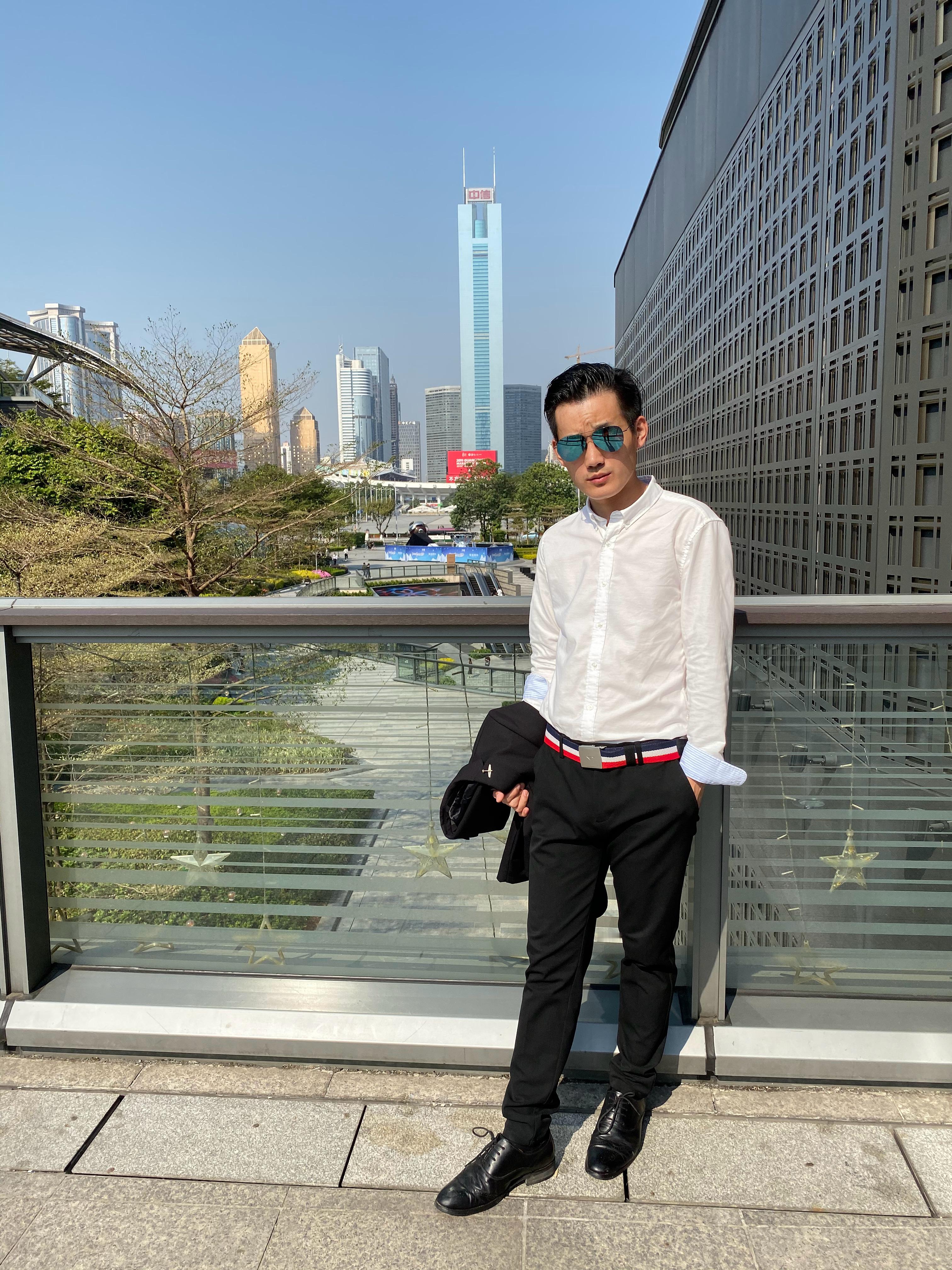 我之前也穿皮鞋，后来得了脚气，再后来就穿运动鞋
