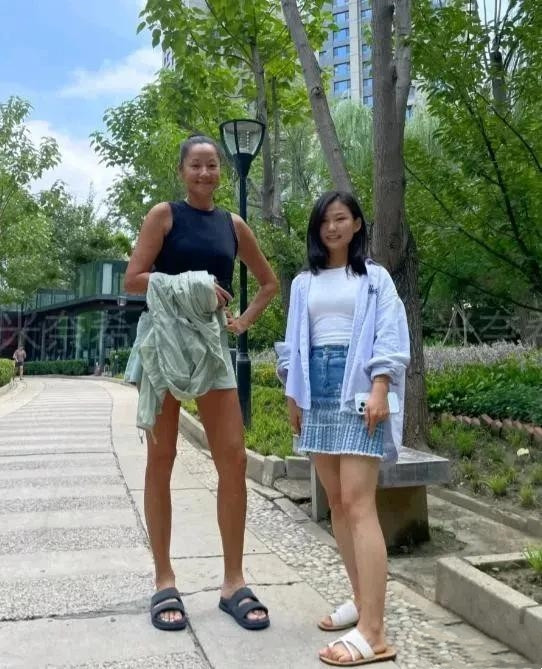 女神瞿颖这个非洲黑肌肤，是怎么让胡兵念念不忘的？不过她看着又瘦又健康！加上修