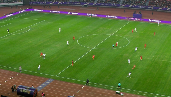 危险! 曹永竞越位位置获得单刀, 踩在门将王国明的小腿上染黄