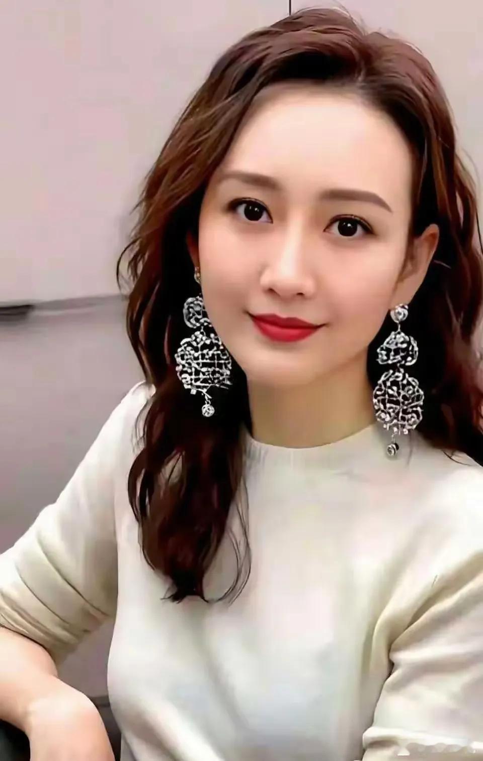 王鸥才是内娱真·女汉子！怀孕撞破男友劈腿，不哭不闹的操作太绝了！直接退还6