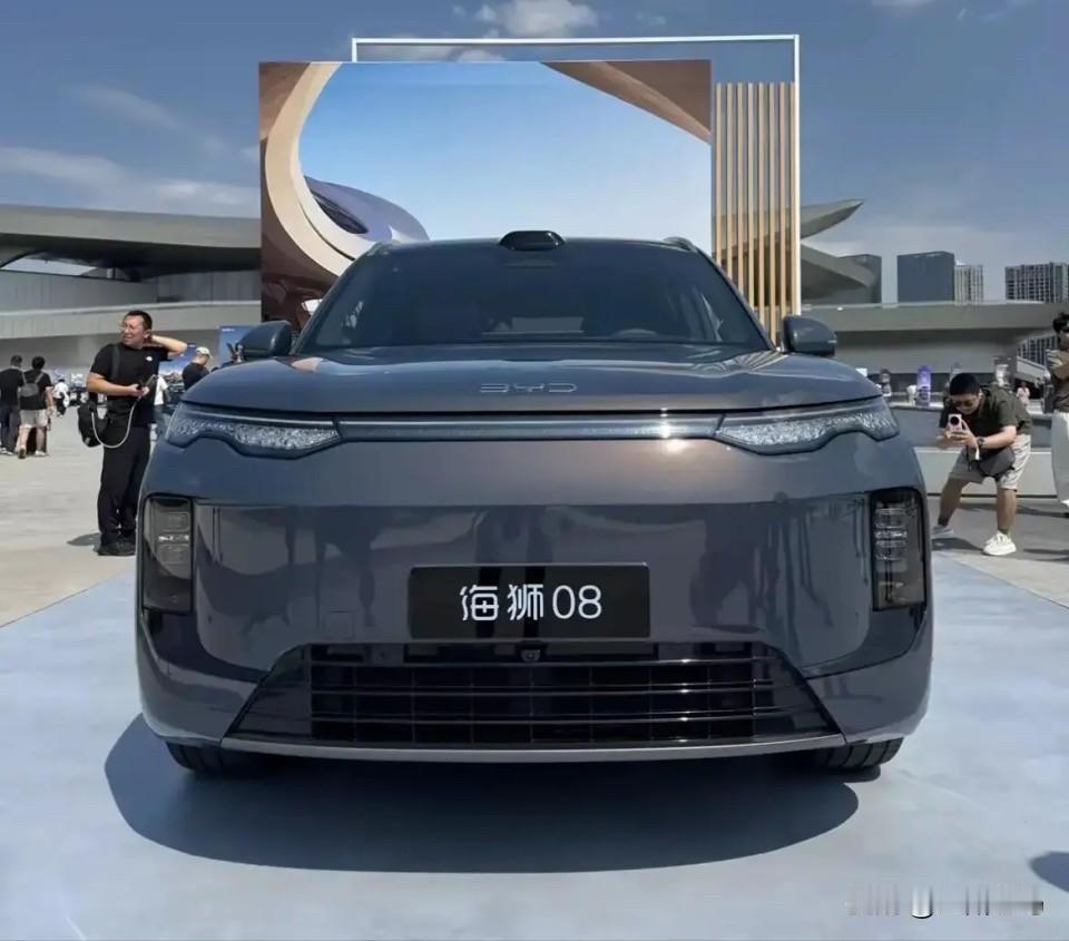 比亚迪海狮08的定位其实卡得特别准，20万级别的中型纯电SUV，车长4830mm
