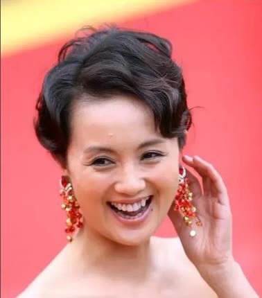 朱媛媛说：“我高考数学才考了15分，去银行办个事，一点儿账都算不明白。他呢，也才