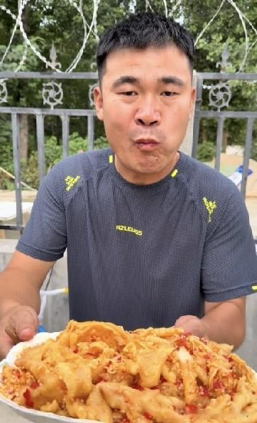 小故事！别看李佳她们俩口子，在直播间里吵的昏天昏地，其实都是假的，