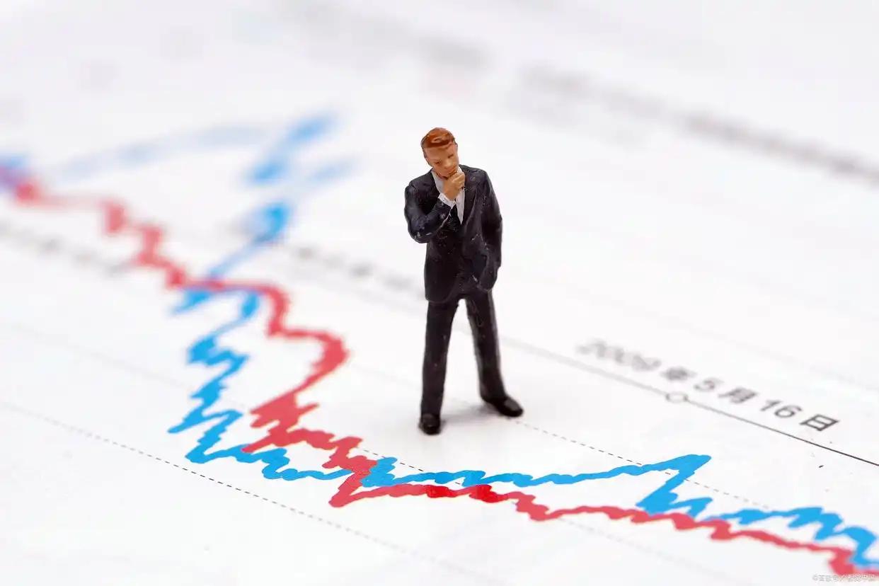 散户的愤怒值彻底拉满💥全网都在声讨量化收割，这场人类与AI的博弈，从一开始