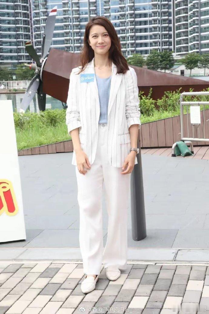 据说这女的给香港大富豪李泽楷生了一对龙凤胎？但是和梁洛施一样，没有结婚证​​​