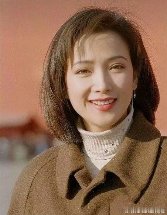 何晴该干的事情都干了儿子已经大学毕业，她完成生养任务，无愧于孩子。婚姻不顺