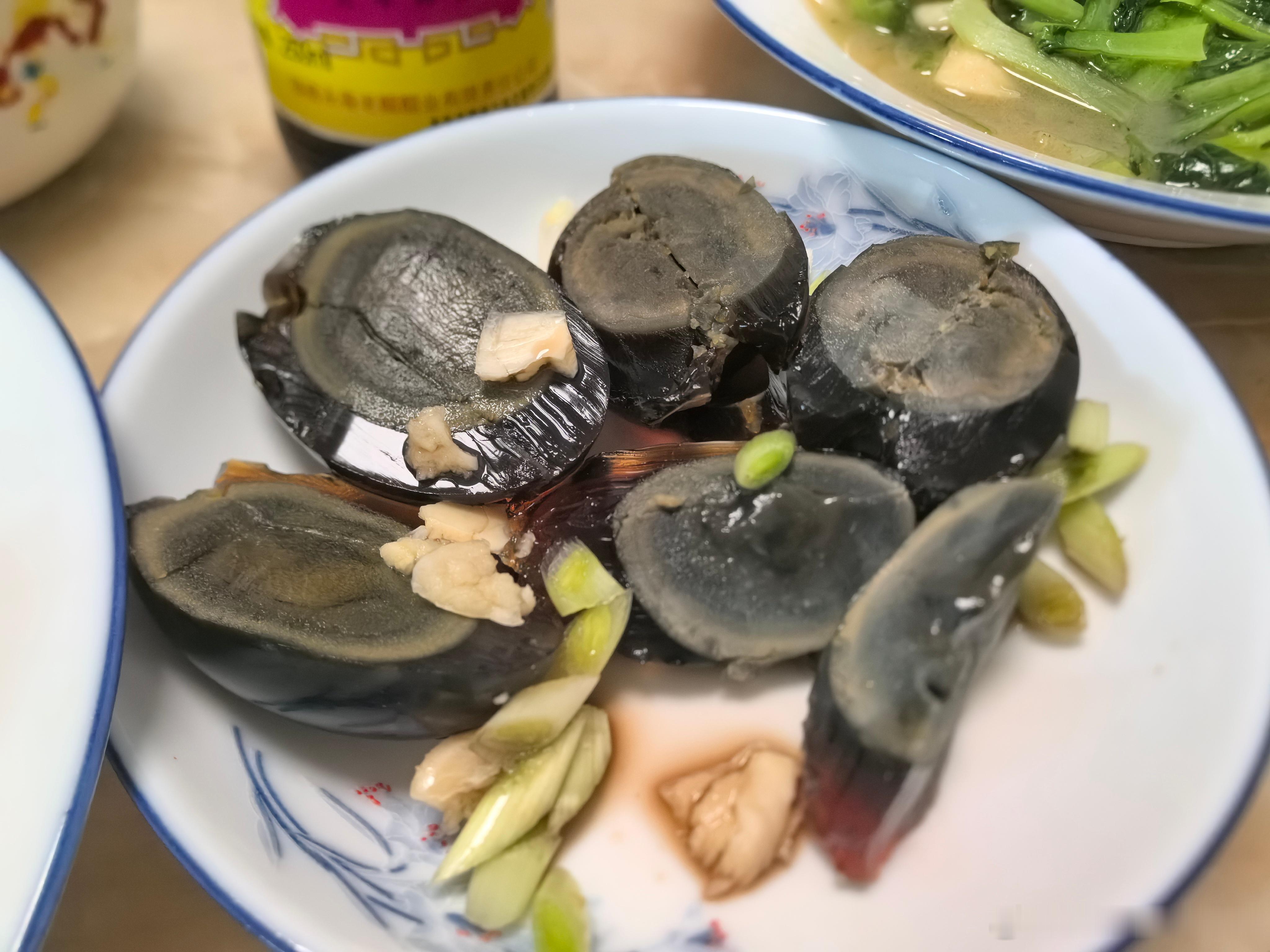 我公公做的这个啤酒🍺牛排🥩真的好吃爆了！然后我真的好喜欢吃皮蛋～[doge]l酱
