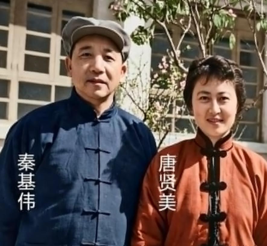 1953年，从上甘岭战场归国的秦基伟结识了唐贤美。此时秦基伟39岁，硝烟尚