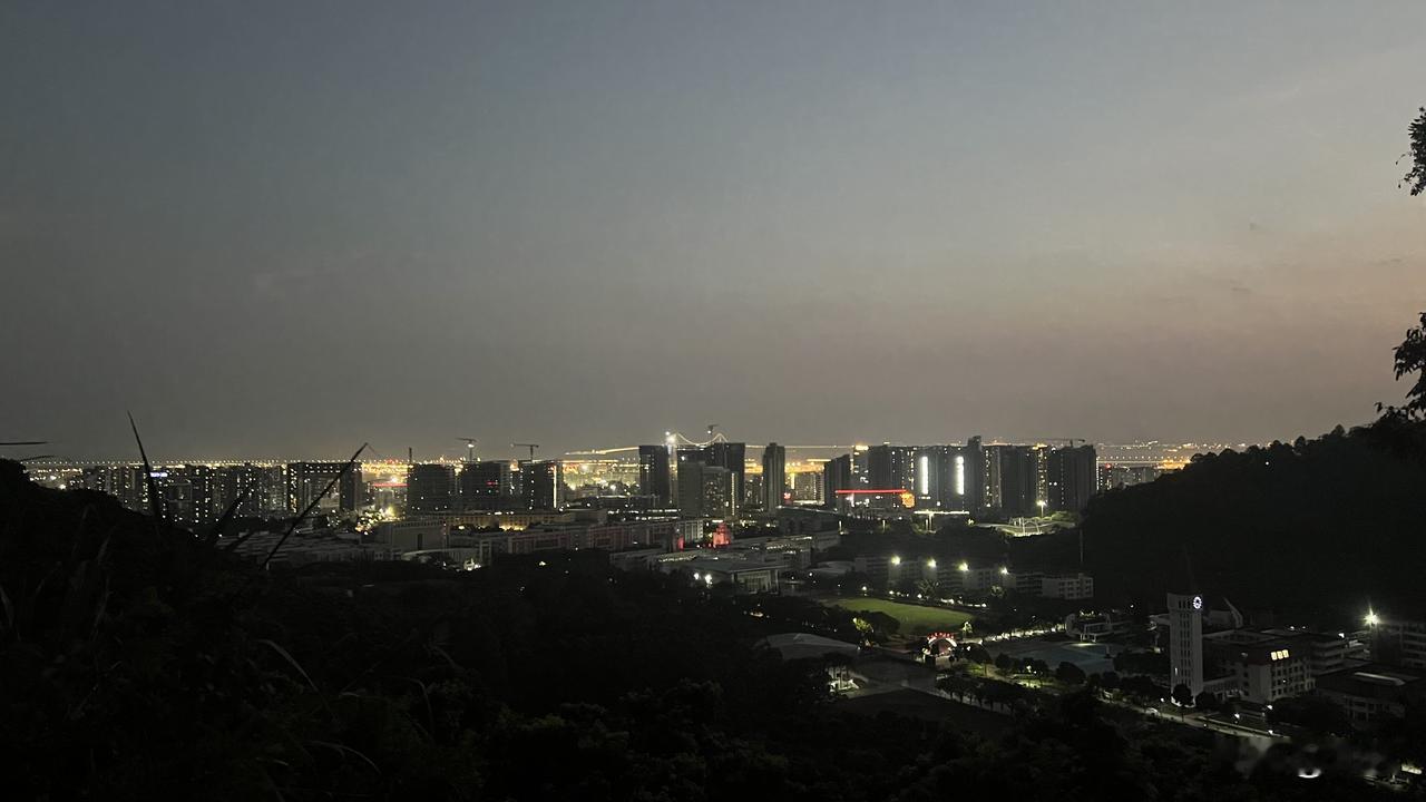7月份的70城房价出炉，数据显示房地产市场已经悄悄触底回升了。新房方面：有1