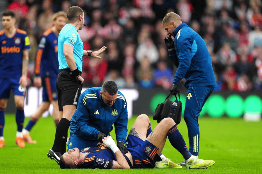 纽卡仅剩4名后卫! 跟队: 伯恩遭遇肺穿孔&肋骨骨折, 缺席6周