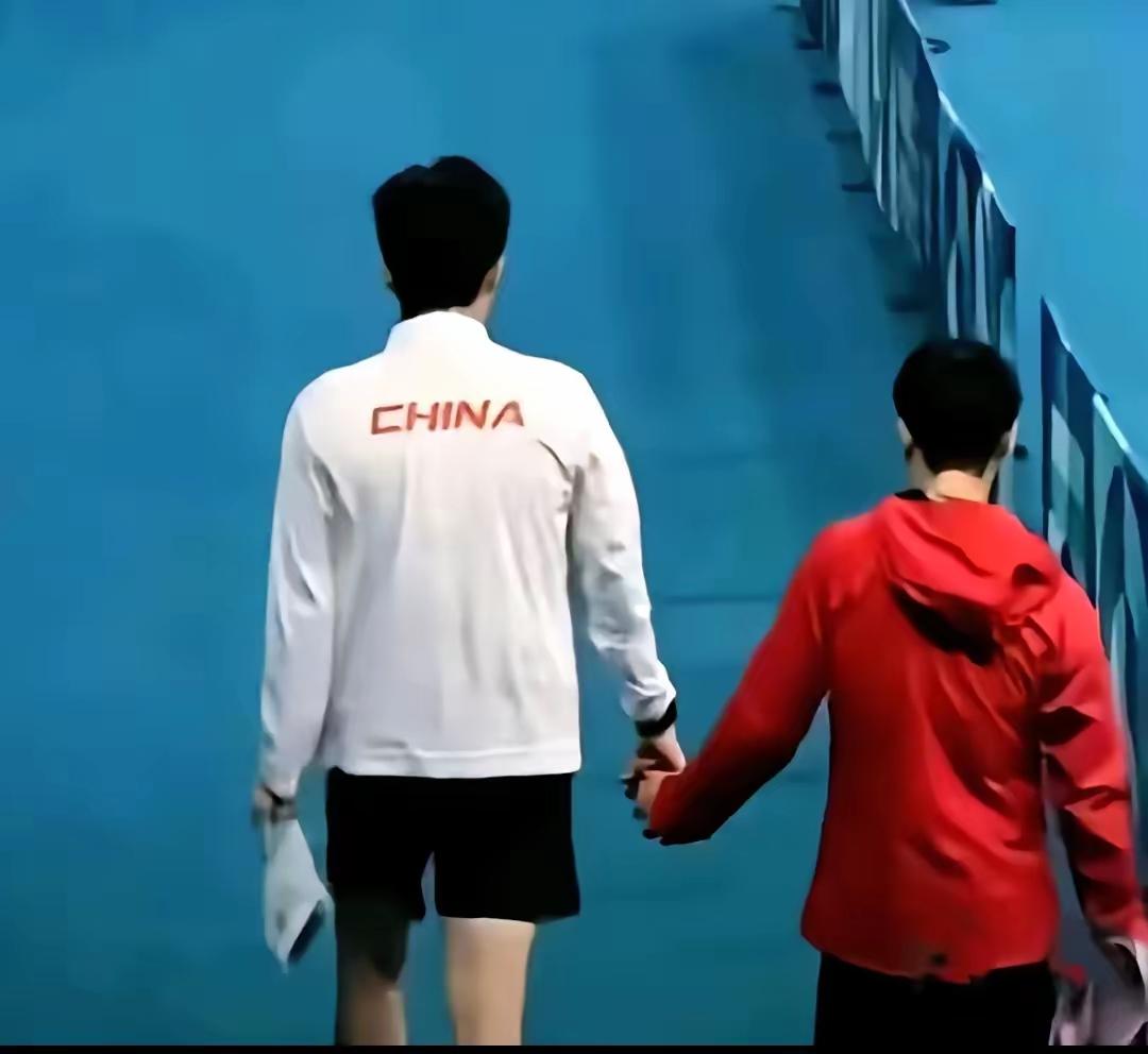 感觉全体球迷都在期待这一天！一个是“国民闺女”，一个是“潇洒姑爷”，大家都在