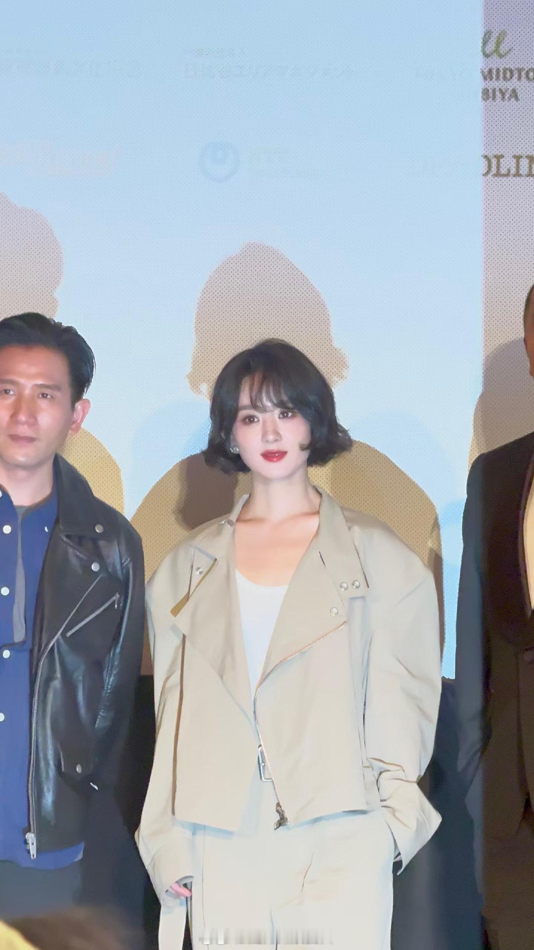 小小的一张脸上布满了五官