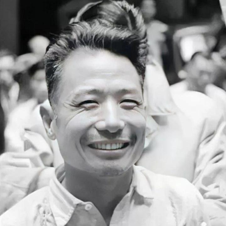 这微笑，很震撼。虽千万人吾往矣。他知道，自己无愧于内心！朱大同的事迹很复