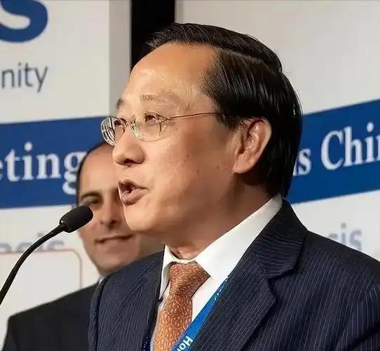 高志凯提出警示：历史上，一些精英阶层、先富群体曾经在关键时期选择了不同道路，而今