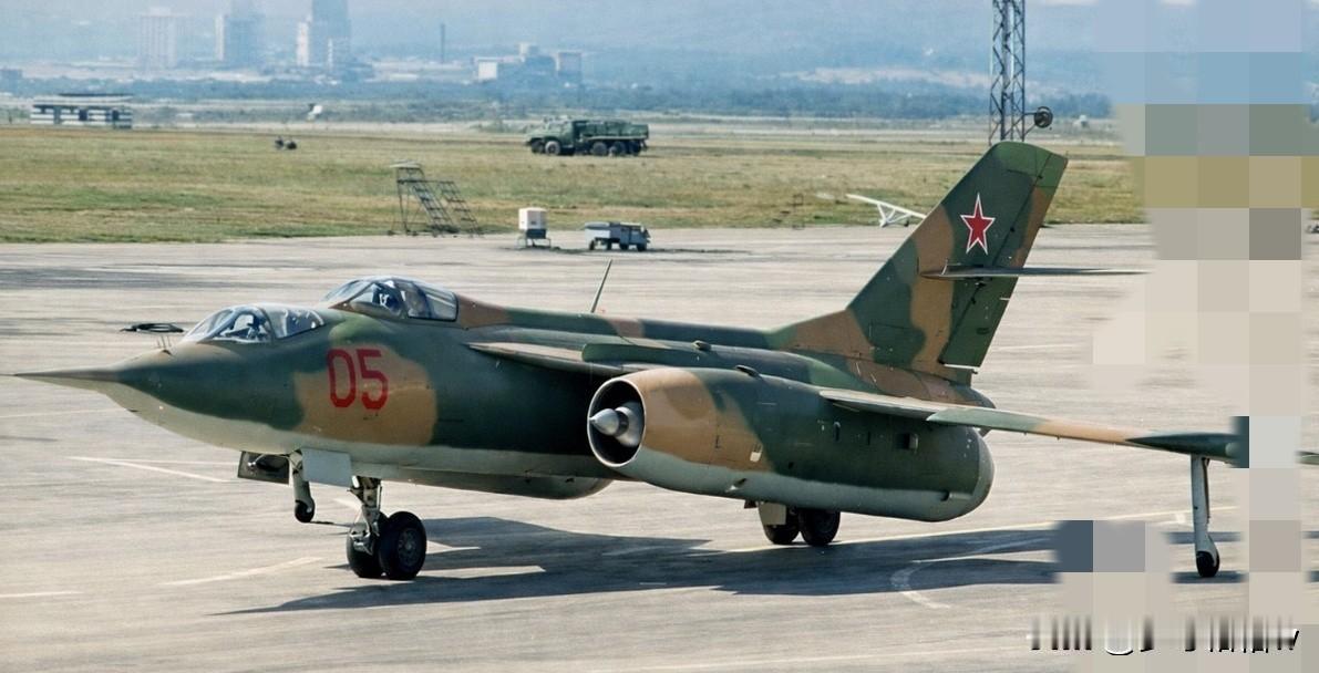 作为苏联航空工业开发的著名多面手之一，雅克-28的累计产量接近1200架，这个数