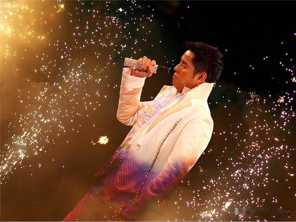 谭咏麟有两首歌是很有争议的，但也是获奖最多的！这两首歌分别是1984年的《爱