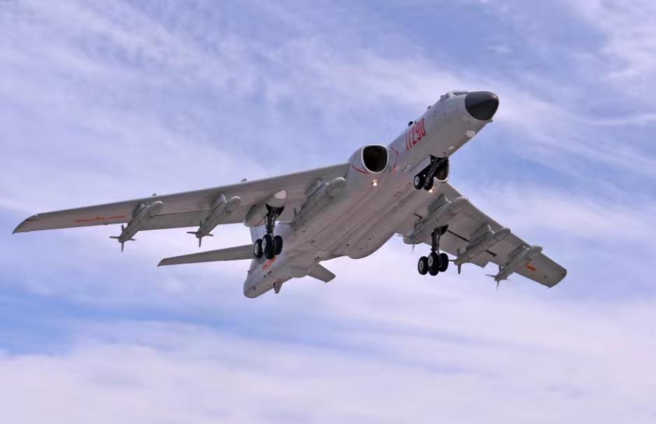 为何中国反复升级轰六轰炸机群？因为说白了，压根就是歪打正着，本来是技术不够，结果