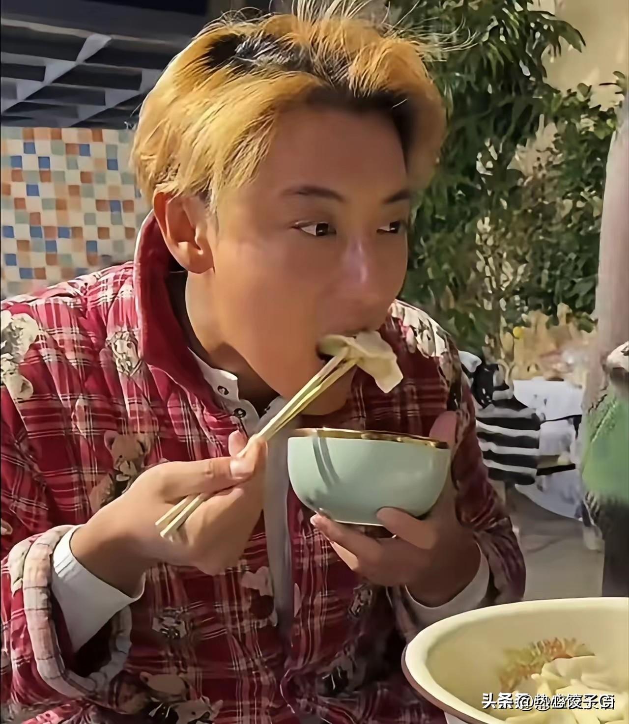 黄子韬对有人说他过年胖了，他说，但是我在休息期间吃胖了，我觉得这个东西情有可原。