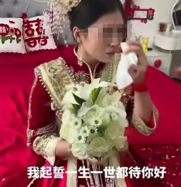 河南，女子李婉春节期间在婆家被公公拳打脚踢，姑姐和婆婆更是将她在地上拖行。娘家人