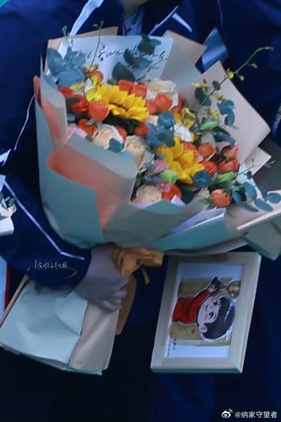 孙颖莎收到自己漫画形象礼物这可能是最合心意的礼物了！