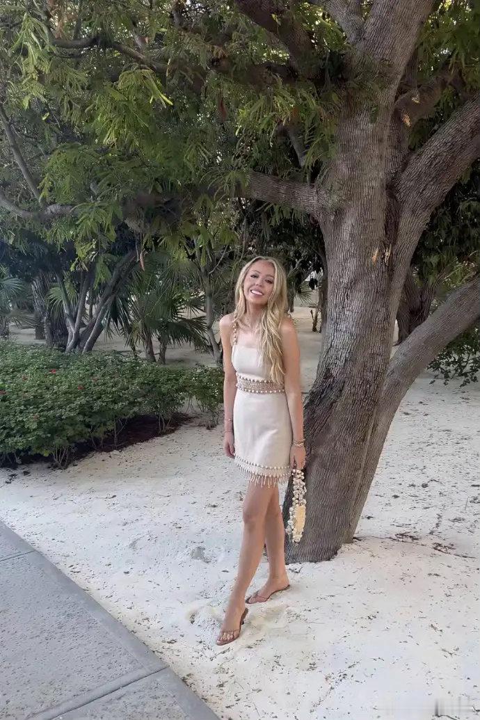 特朗普的小女儿，在印度旅游发的自拍