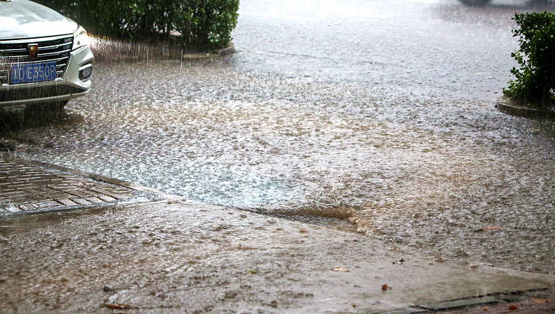 暴雨、大雪来袭！冷空气南下，多地气温创新低，降温达10℃，局地有雨夹雪；三台风共舞，最大风力13级，