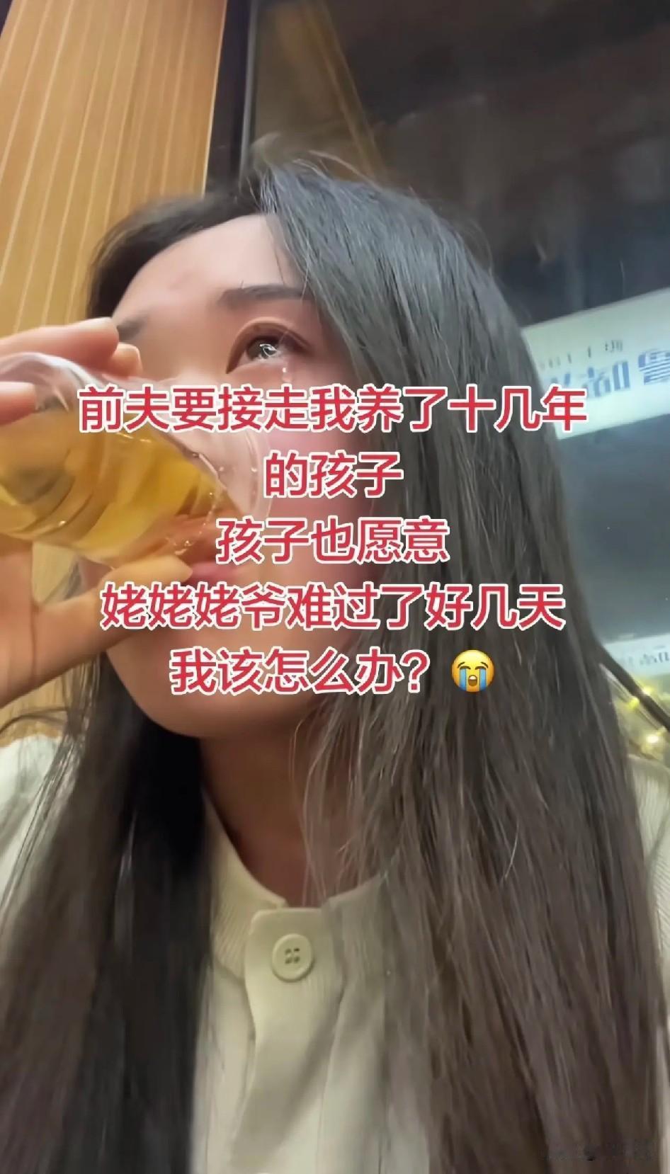 女子发文痛苦不知道怎么办才好，十几年前远嫁的她离婚了，她带着儿子回到到娘家生活。