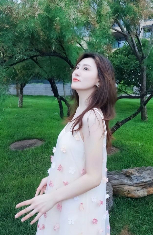 好看的皮囊，加有趣的灵魂，这不就是良人吗！