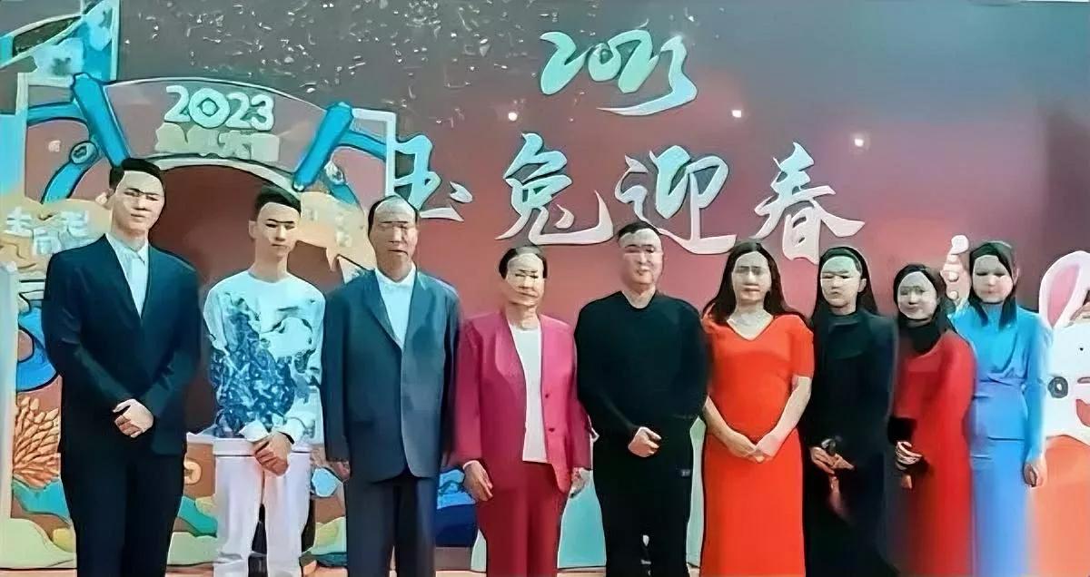 明家全家福藏着啥秘密？曾经的电诈帝国如今只剩废墟这张2023年春节的全家