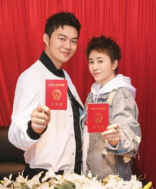 虽然马丽比许文赫大11岁，却还是被宠成了公主
