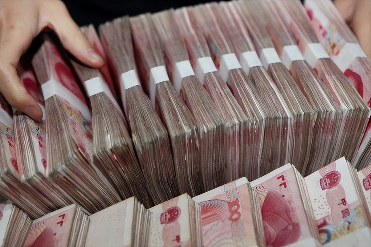 国企利润“全民分红”！每人到手才50块！为啥“发钱派”没法自圆其说？讨论全