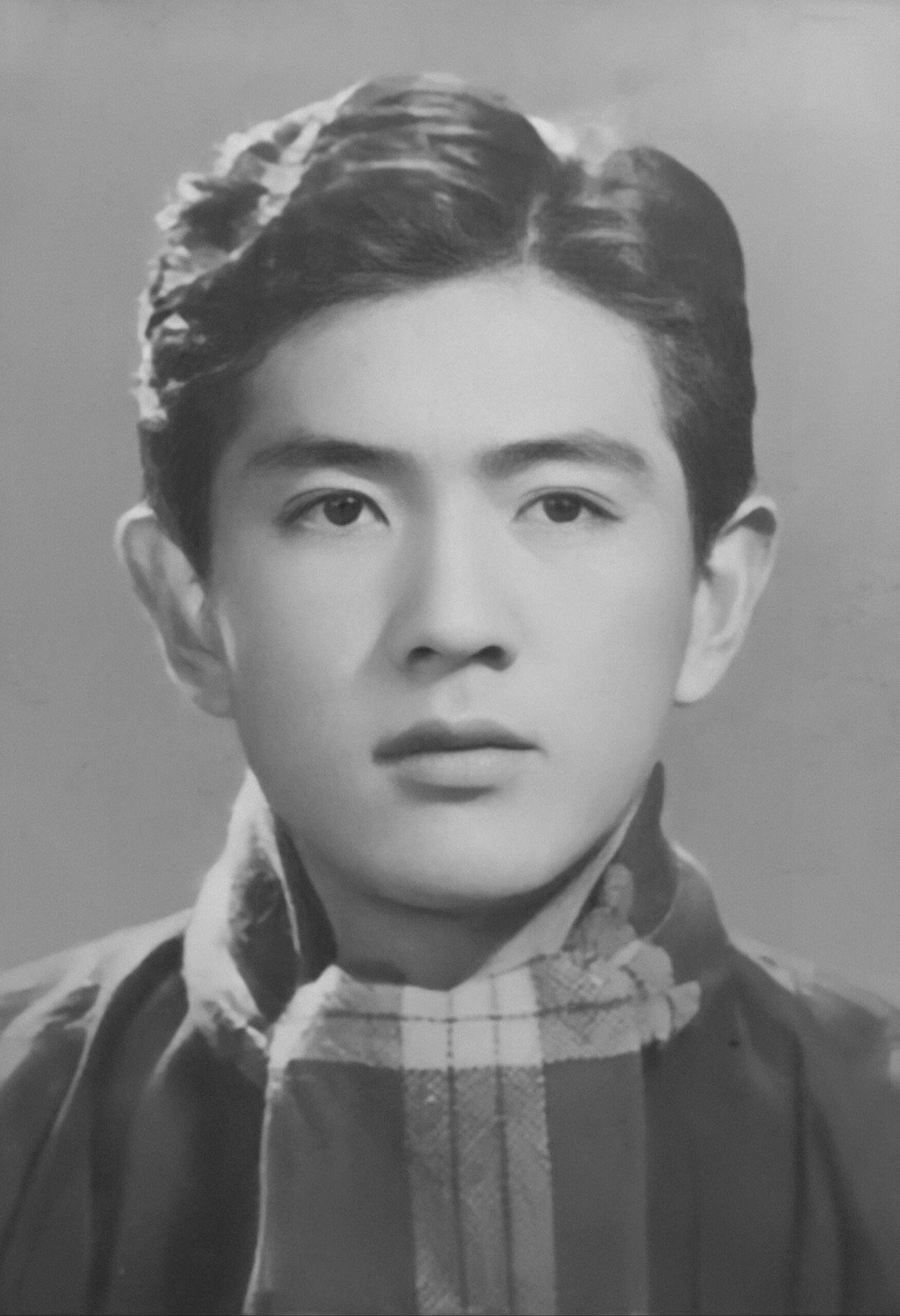 历史人物蒋介石侄孙蒋孝良1936年出生于上海市静安区，毕业于复旦大学物理系，华