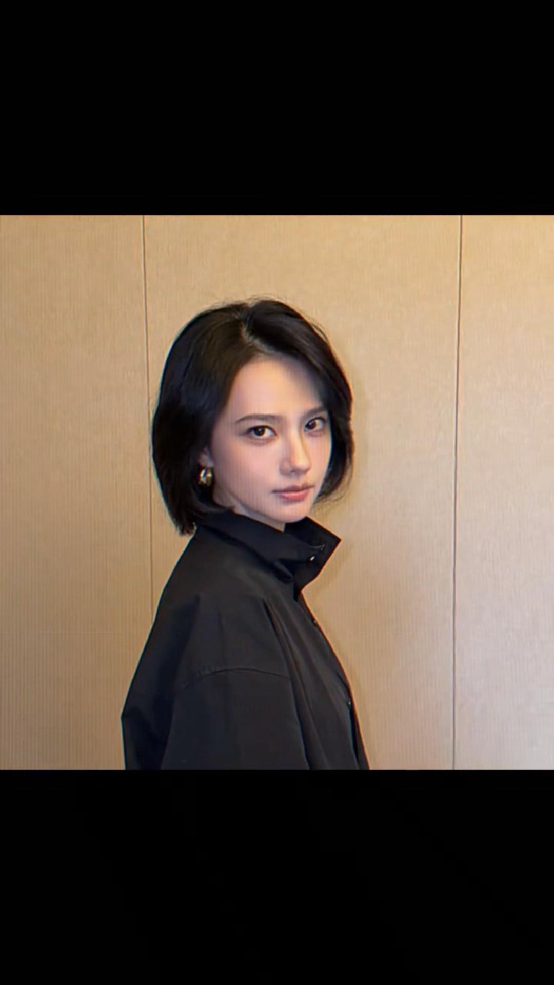 原来里面穿的是吊带更爱了