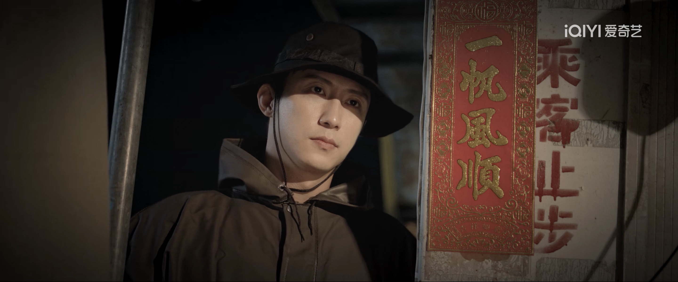 《罚罪2》第38集，秦枫乔装打扮在张欣出逃的船上把她截住这场戏，张欣看到他时可惶
