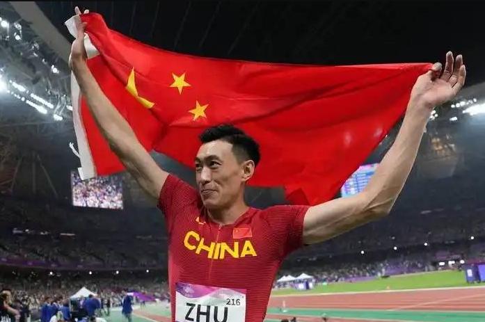 亚运会中国队服，真该把汉字“中国”印在最醒目的位置！每一次国际大赛，国家队出