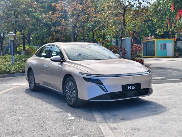 今天试驾了东风日产N6这是一台10.69万的180max版，目前市面上能买到