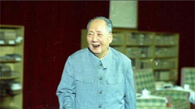毛泽东主席临终前一天对他的贴身护士说了八个字，此话一出护士瞬间湿润了眼角。毛泽