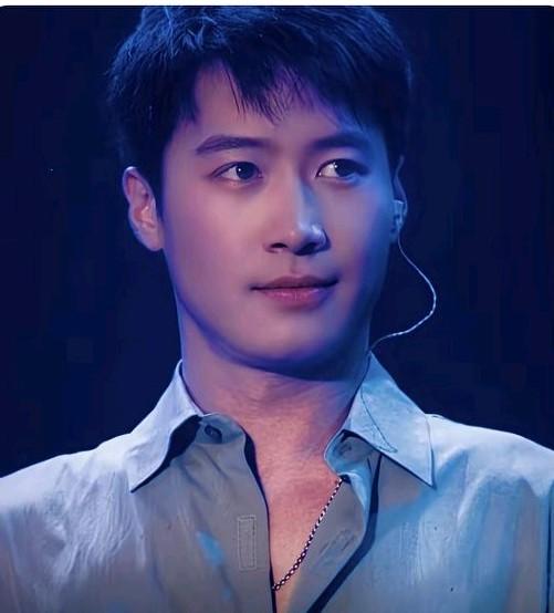 难怪黎明会被称为帅你能帅过黎明吗，红你能红过黎明吗？再看30年前时的黎明你就会知