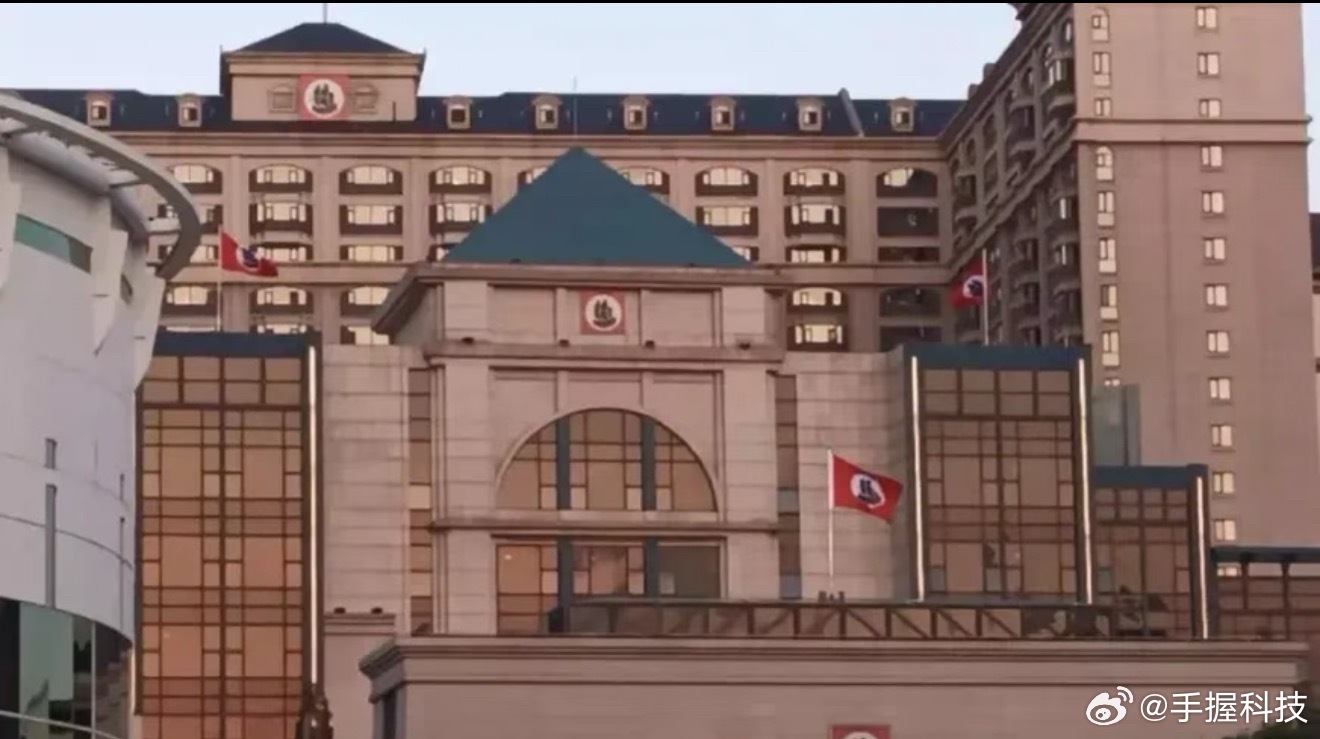 海澜之家被暂停全军采购资格提起海澜之家就想到了他们的公司总部，活脱一德式军事基地