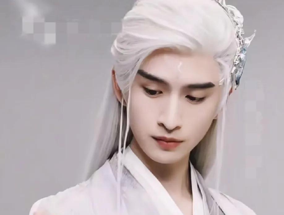 张云龙引发热议！5月6日，张云龙突然引发了热议，起因是他在采访的时候被记者夸赞