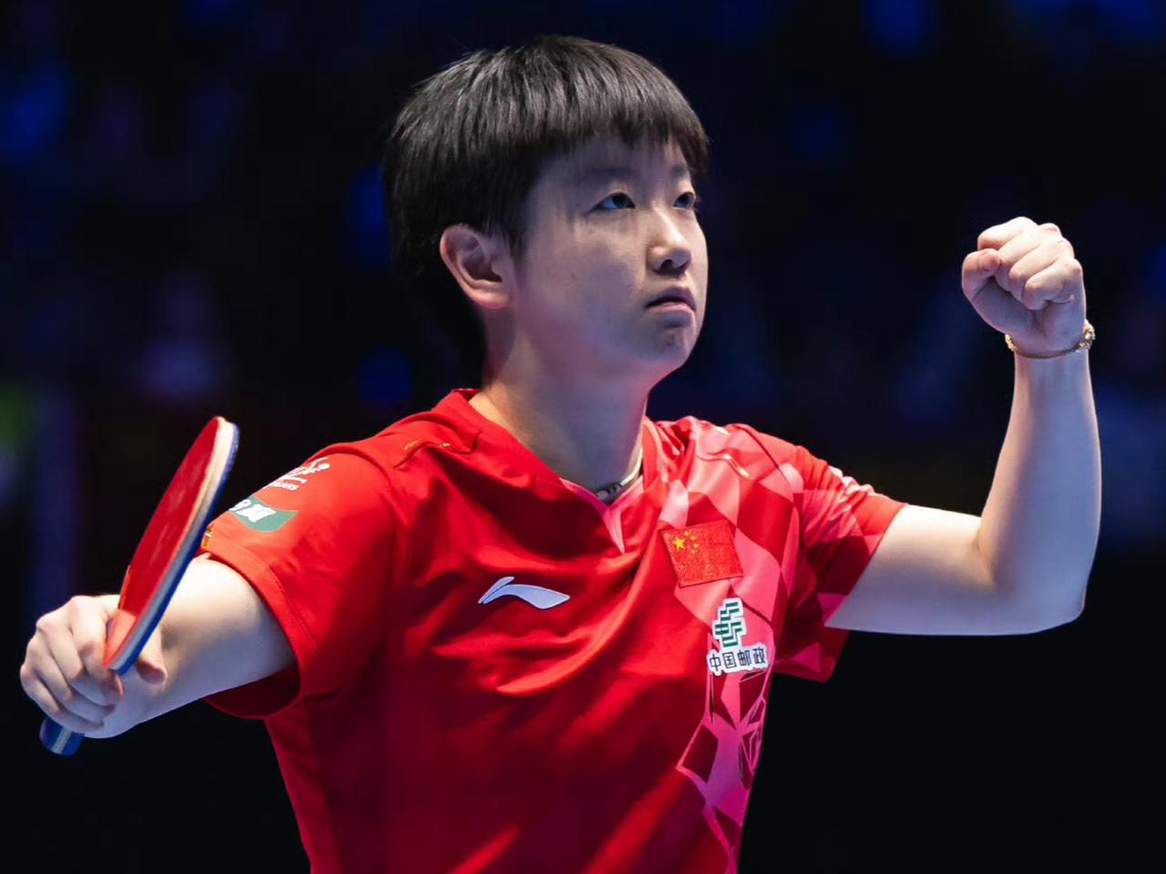 国乒女单传来两大消息！孙颖莎4-2苦战突围，王曼昱4-0横扫！女单四强全部