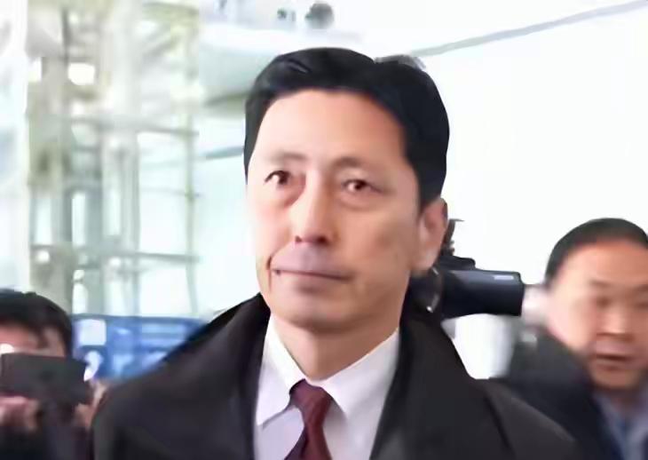 日本着急忙慌的派来一个打探消息的，我以为是来道歉的，可是他好像不是来道歉的，记者