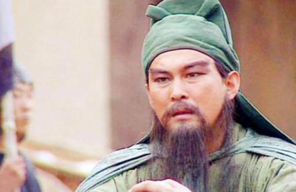 关羽爱兵如子，樊城之战又没大败，为何2万将士都狠心离他而去？ 提起关羽，没人