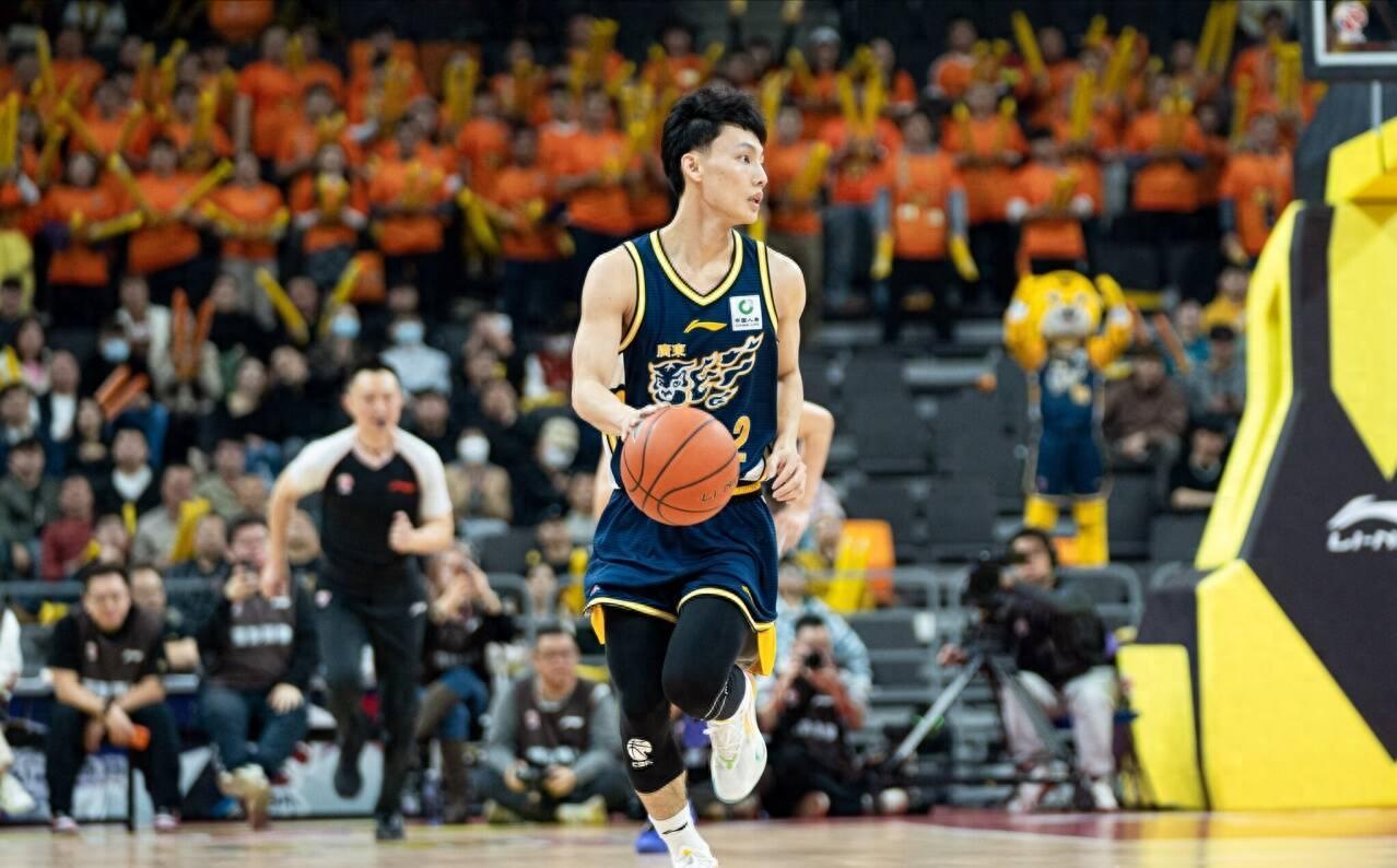 他正负值-7，球迷：把球给徐杰，你真打不了1号位3连败，外加一场输给辽宁16