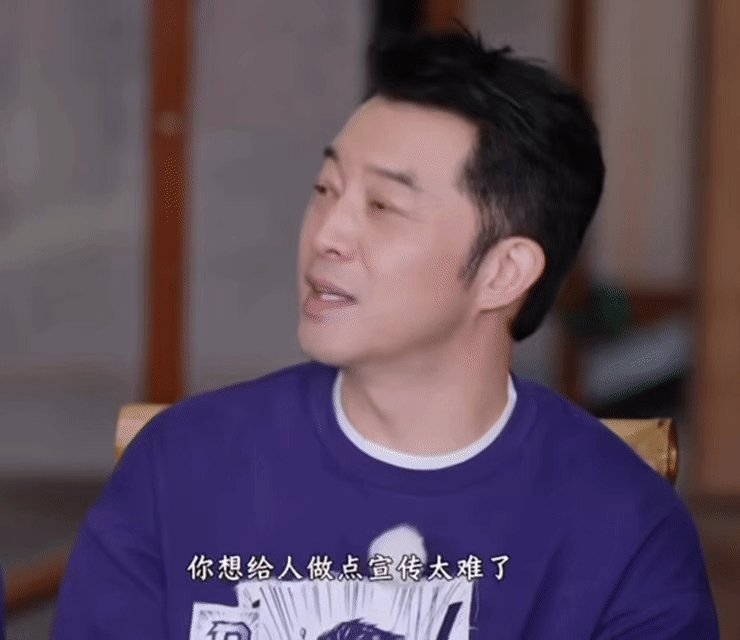 范丞丞帮李晨解围口误名场面来袭，李晨说错孟子义新剧名字爆笑全场，旁边的范丞丞及